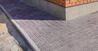 Укладка плитки на отмостку: Цена от 826 руб. в Новомосковске от ТротуарнаяПлитка