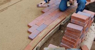 Установка тротуарной плитки в Новомосковске - цена от 826 руб. за работу