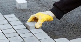 Укладка тротуарной плитки 50 на 50 в Новомосковске в октябре