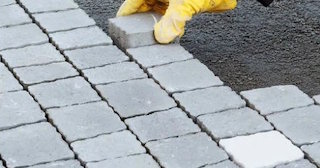 Укладка квадратной тротуарной плитки в Новомосковске в октябре
