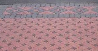 Укладка тротуарной плитки на старое бетонное основание в Новомосковске в октябре