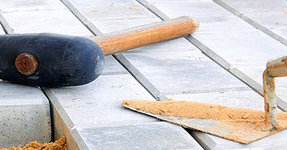 Профессиональная укладка тротуарной брусчатки в Новомосковске в октябре