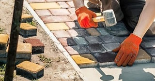 Укладка брусчатки «старый город» три цвета в Новомосковске в октябре