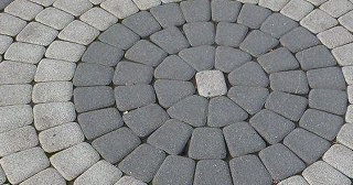 Профессиональная укладка клинкерной брусчатки в Новомосковске в октябре