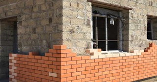 Профессиональная облицовка цоколя дома в Новомосковске в октябре