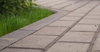 Профессиональная укладка тротуарных дорожек в Новомосковске в октябре